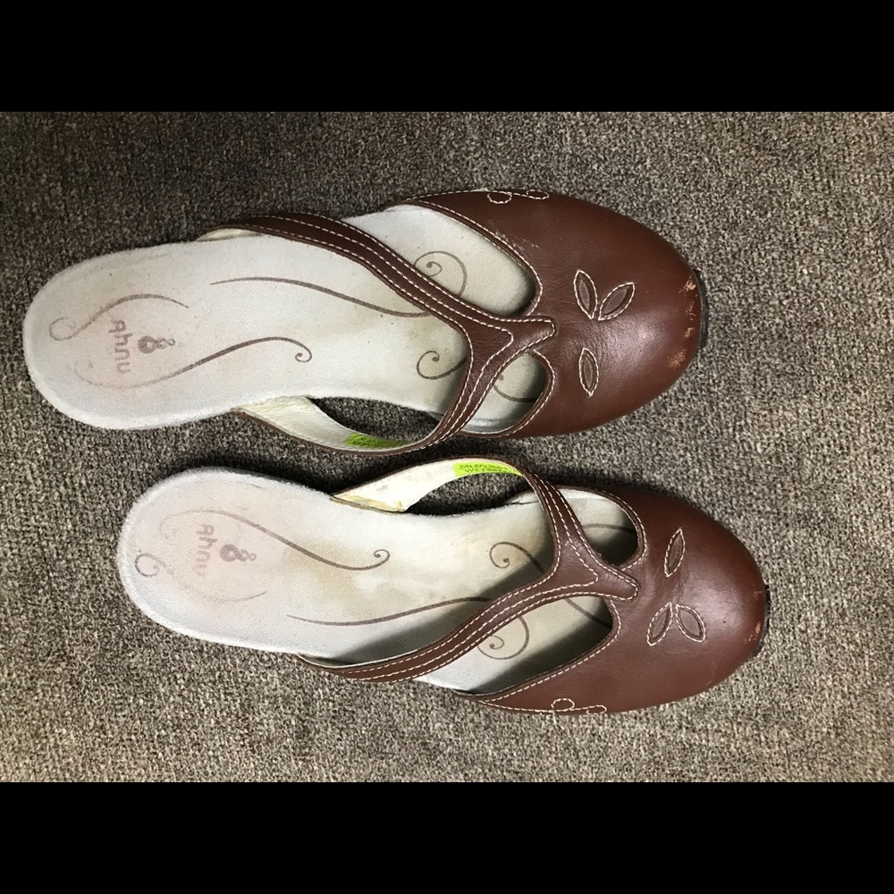GUC leather sandals Ahnu